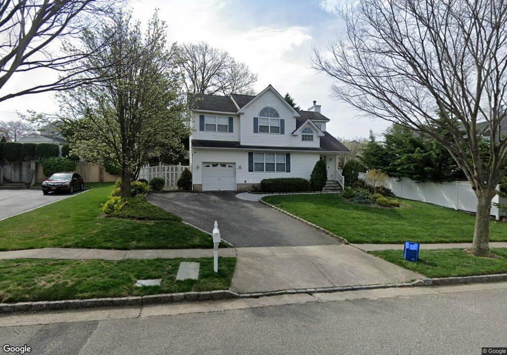 31 Long House Way, ComMacK, NY 11725 - photo 1