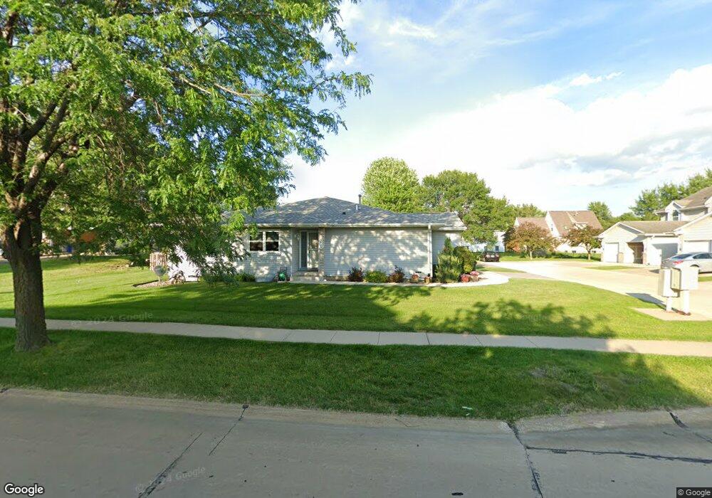 3409 Queen Dr SW, Cedar Rapids, IA 52404 - photo 1