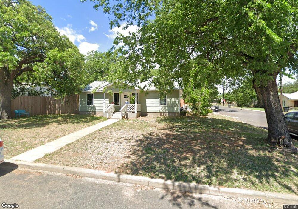 510 Santa Rosa St, Fredericksburg, TX 78624 - photo 1