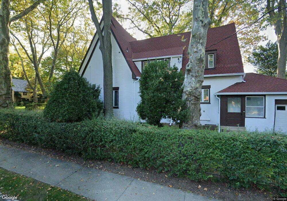 179 Hill Park Ave, Great Neck, NY 11021 - photo 1