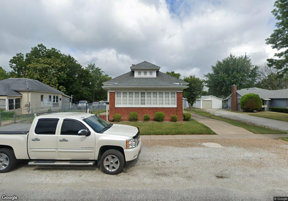 221 N Front St, Virginia, IL 62691 - photo 1