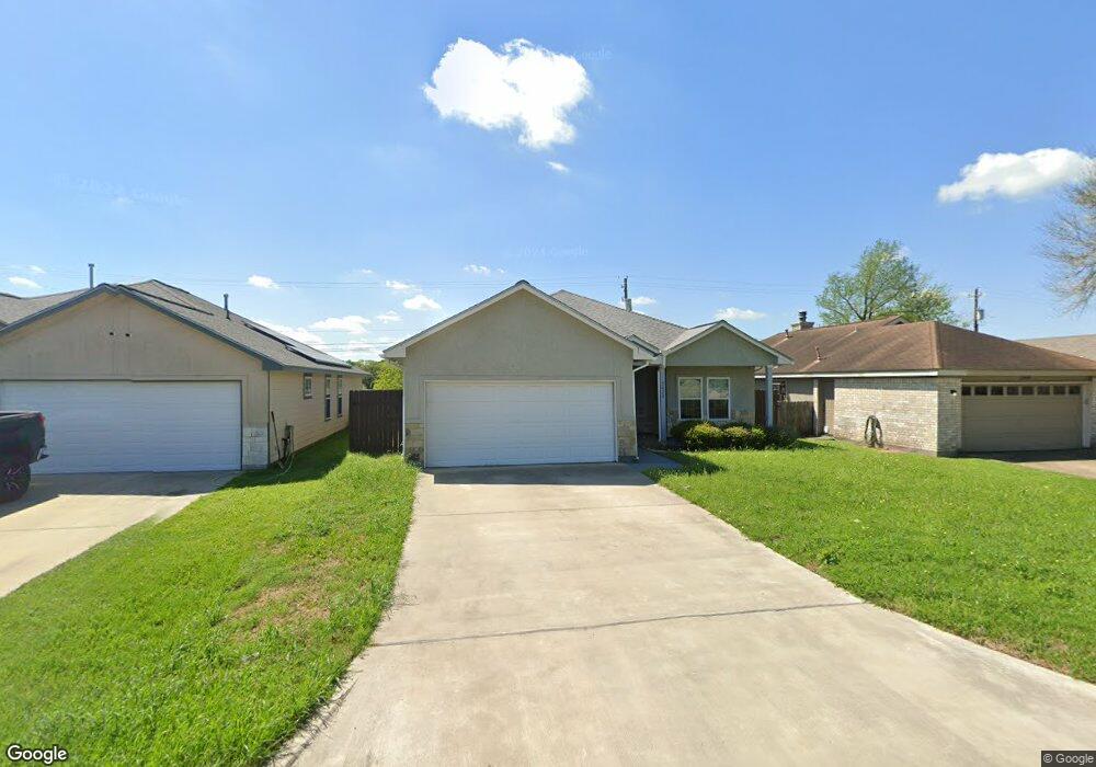 2428 Hedgerose Ln, Bay City, TX 77414 - photo 1