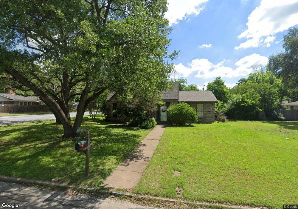 301 Bellevue Dr, Cleburne, TX 76033 - photo 1