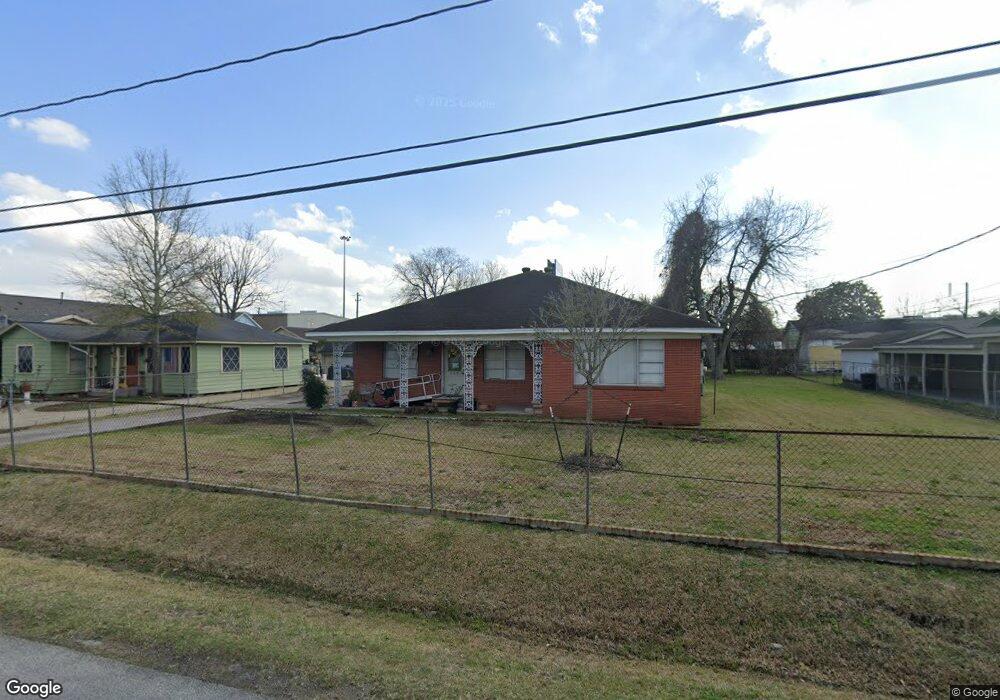 320 Caplin St, Houston, TX 77022 - photo 1