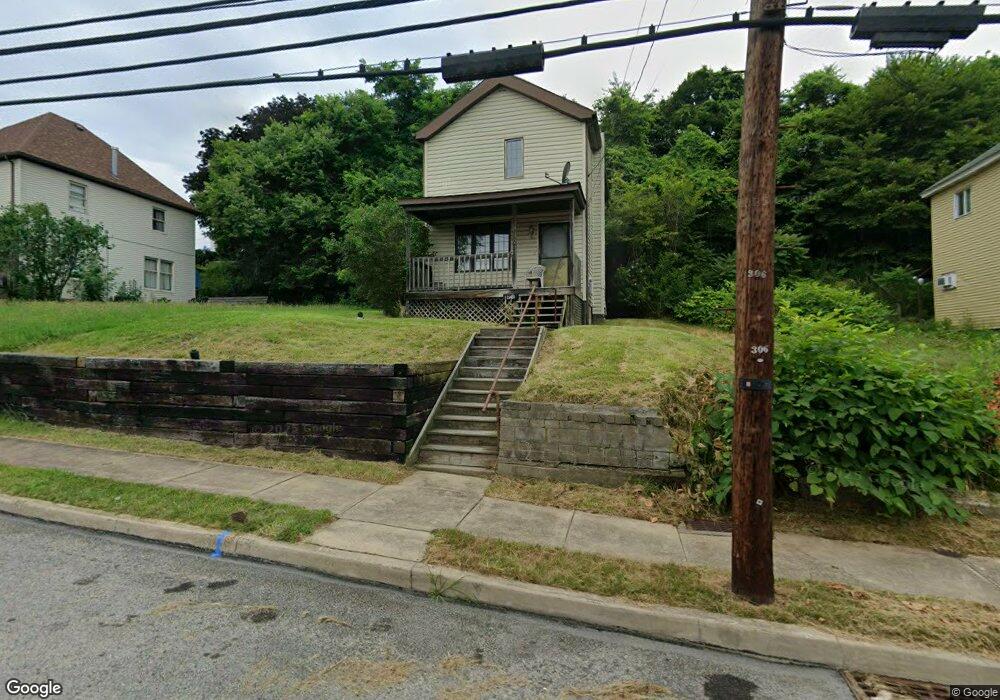 926 Wallace St, Vandergrift, PA 15690 - photo 1