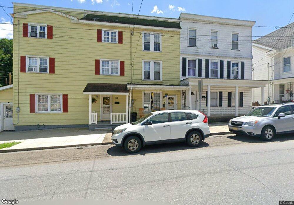 402 W Broad St, Tamaqua, PA 18252 - photo 1