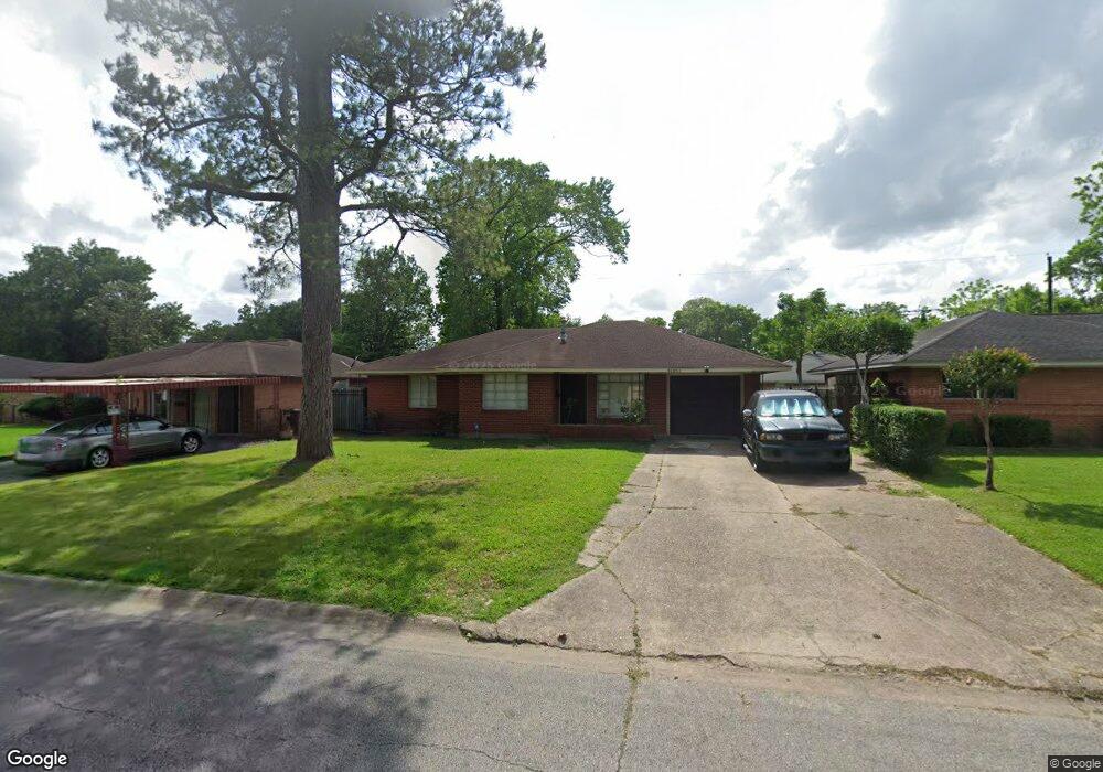 10129 Royal Oaks Dr, Houston, TX 77016 - photo 1