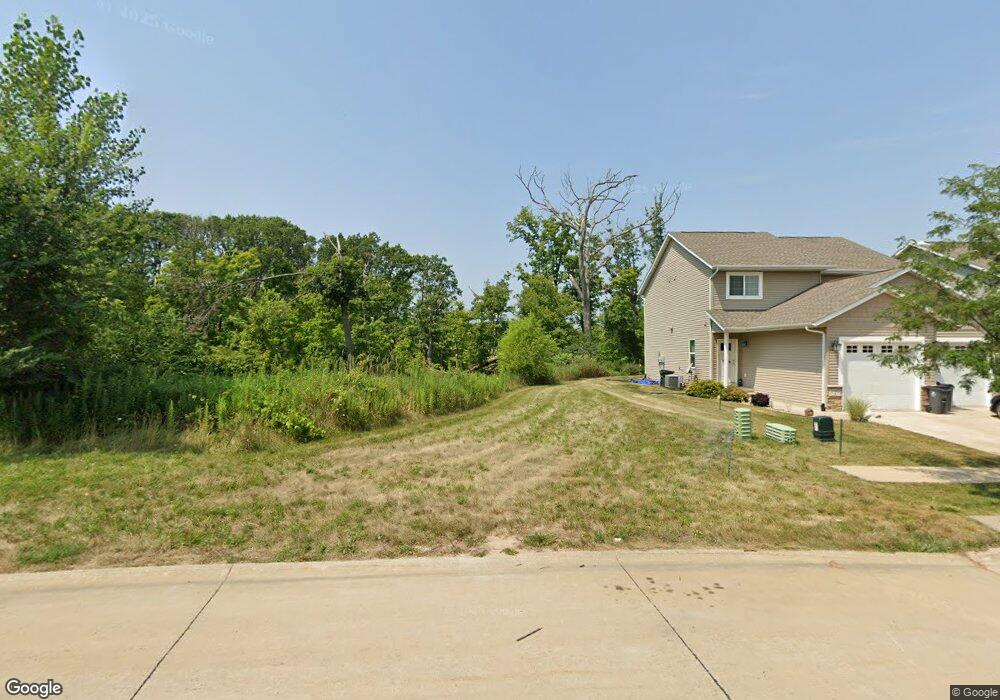 2042 Sugar Creek Dr NW, Cedar Rapids, IA 52405 - photo 1