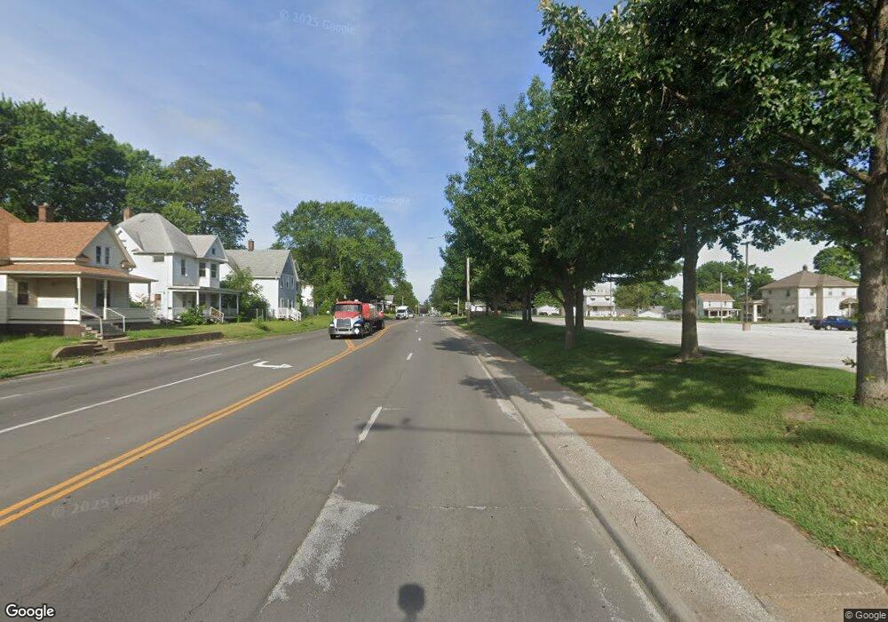 720 W Locust St, Davenport, IA 52804 - photo 1