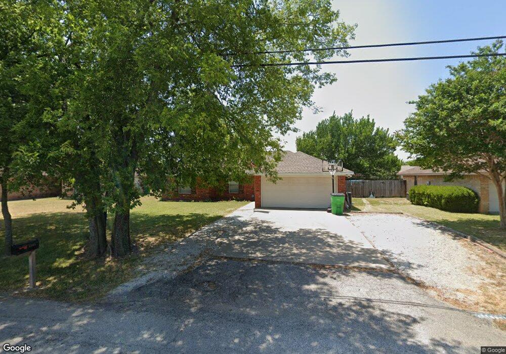 1305 S Howeth St, Gainesville, TX 76240 - photo 1