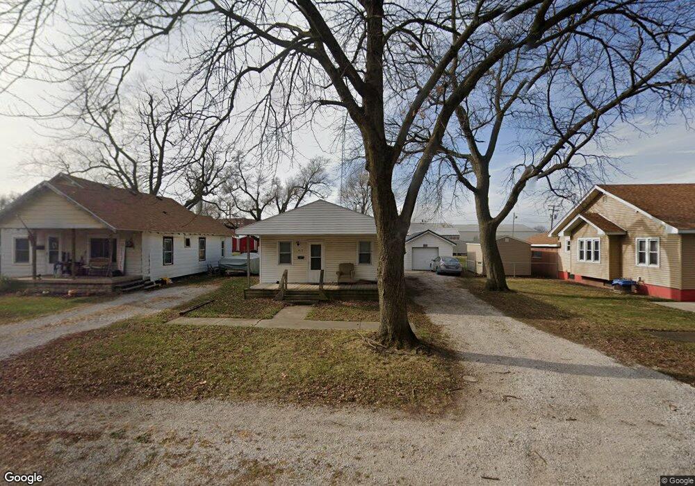 917 N 13th St, Mattoon, IL 61938 - photo 1