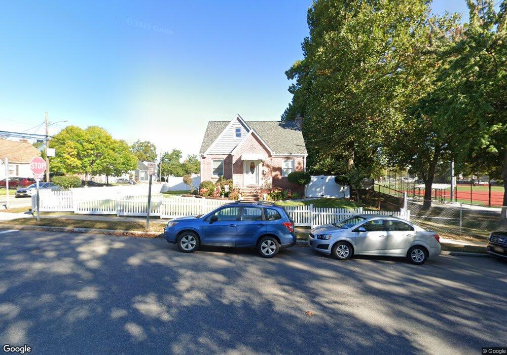 882 Fenworth Blvd, Franklin Square, NY 11010 - photo 1