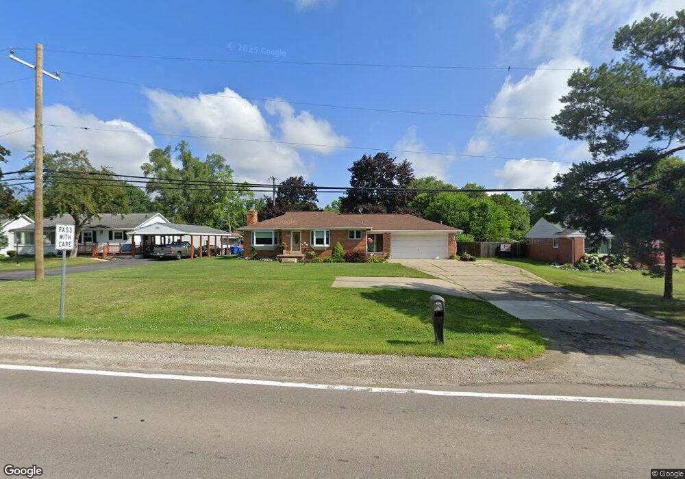 7050 Elizabeth Lake Rd, Waterford, MI 48327 - photo 1