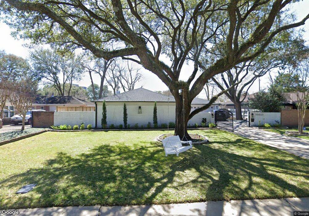 10027 Locke Ln, Houston, TX 77042 - photo 1