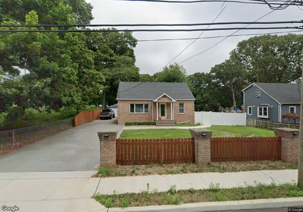 1207 Waverly Ave, Holtsville, NY 11742 - photo 1