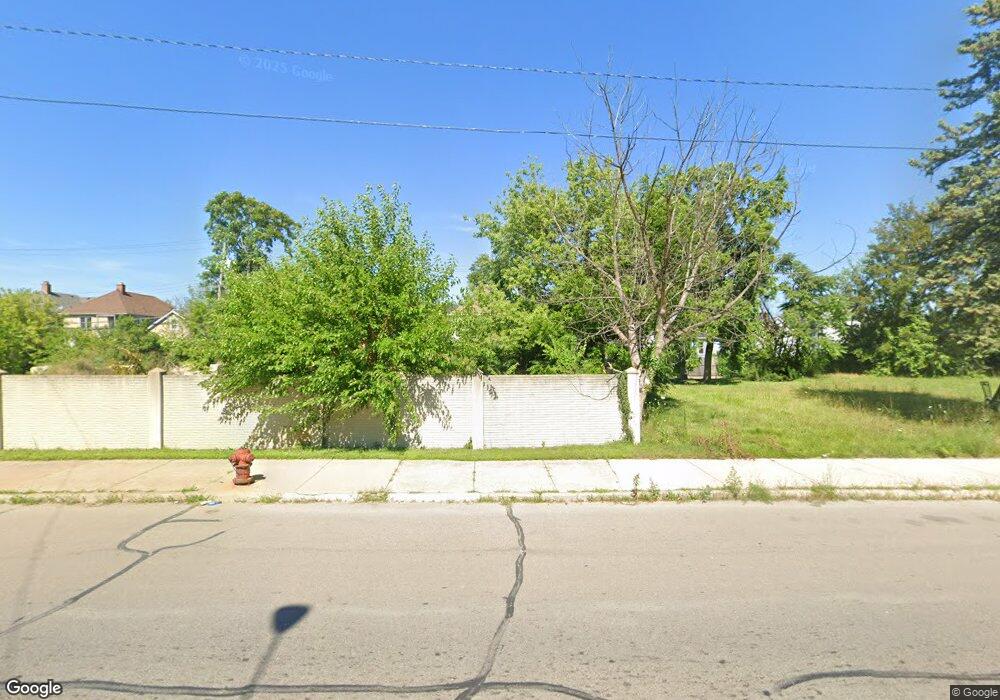 2170 Alter Rd, Detroit, MI 48215 - photo 1