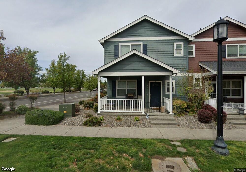 662 Blue Moon Dr, Central Point, OR 97502 - photo 1