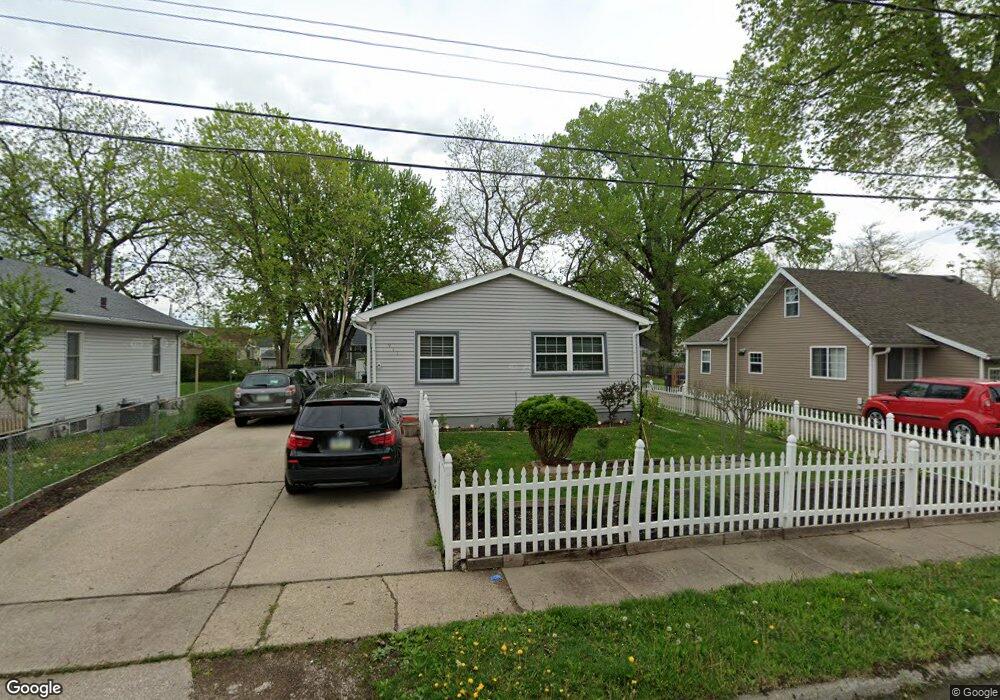 911 E 22nd St, Des Moines, IA 50317 - photo 1