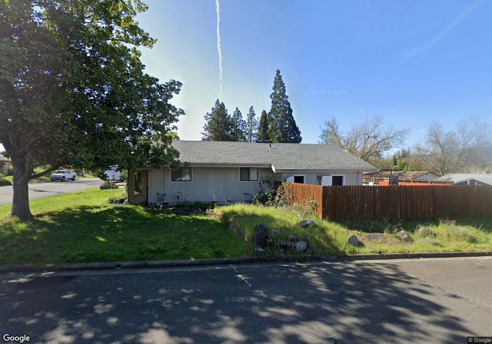 587 N 6th St, Central Point, OR 97502 - photo 1