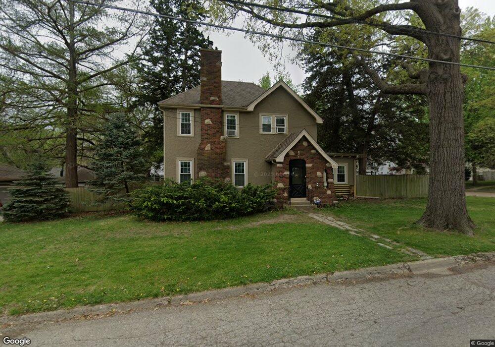 3249 SW 11th St, Topeka, KS 66604 - photo 1