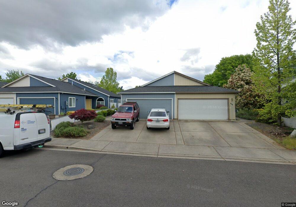 553 Mountain View Dr, Central Point, OR 97502 - photo 1