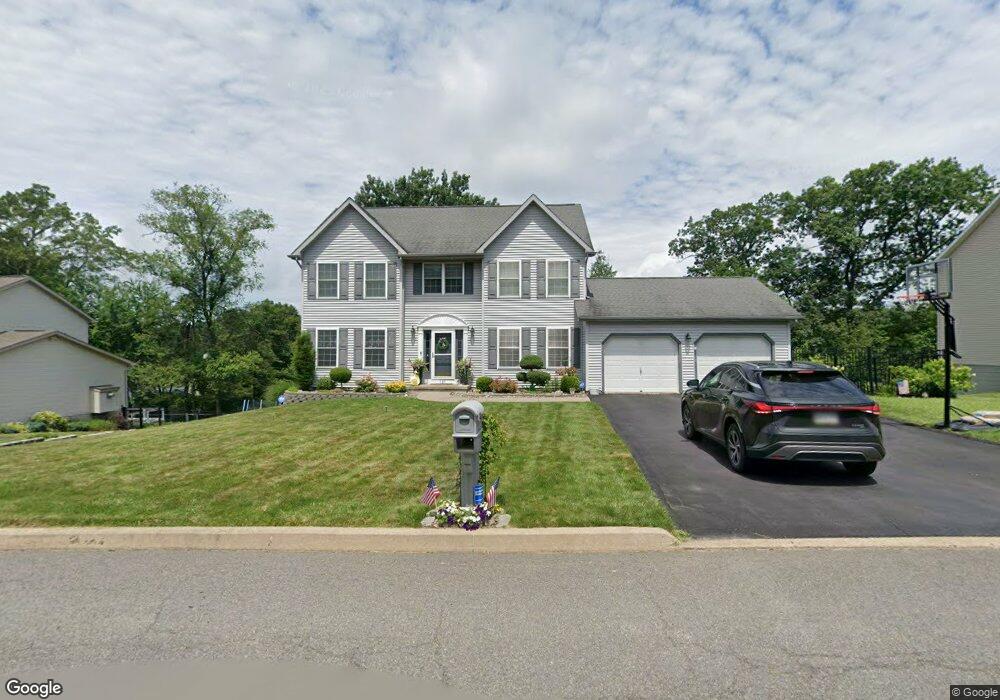 121 Kestrel Rd, Mountain Top, PA 18707 - photo 1