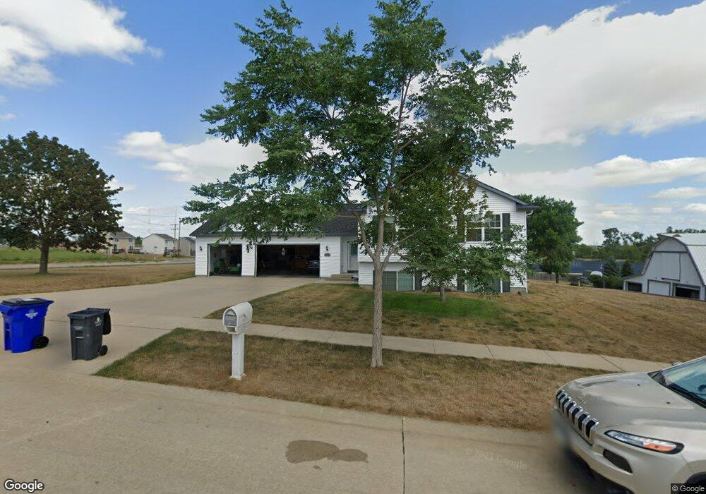 3307 Prairie Creek Rd SW, Cedar Rapids, IA 52404 - photo 1