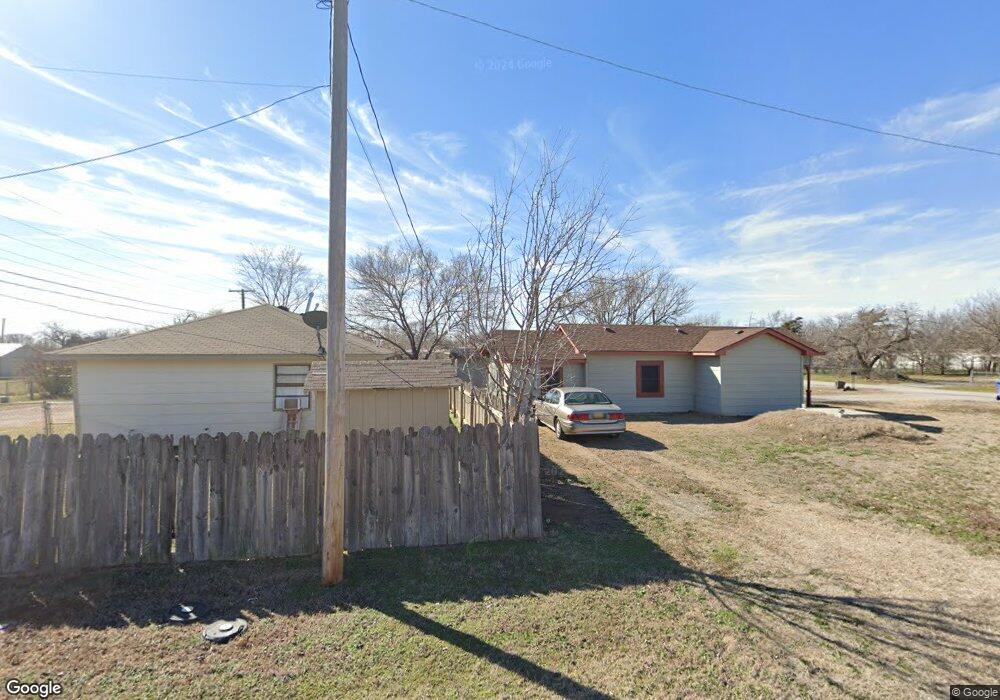 510 NW Locust Ave, Cache, OK 73527 - photo 1