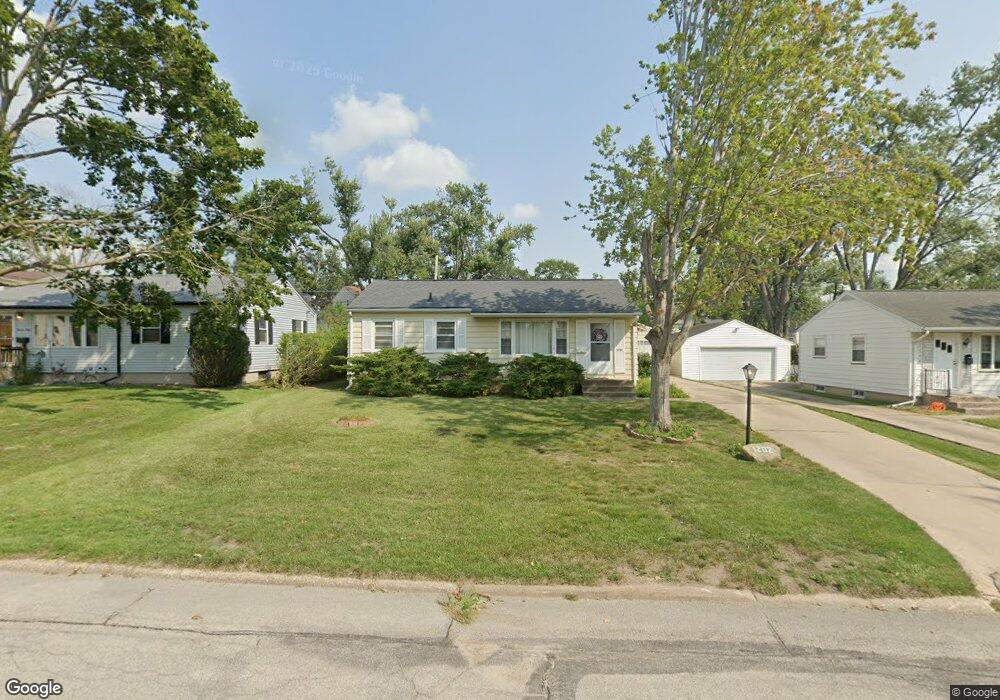 1202 Crestview Dr SE, Cedar Rapids, IA 52403 - photo 1