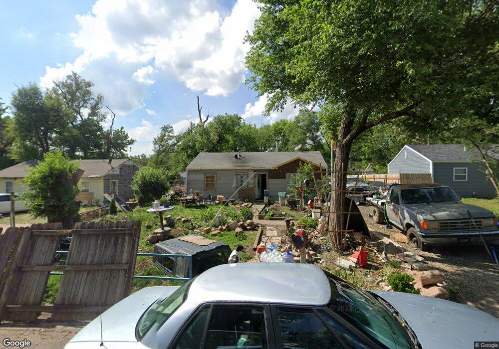 234 SE Pinecrest Dr, Topeka, KS 66605 - photo 1