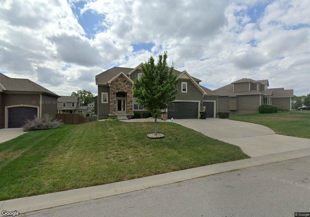 1521 SW Cross Creek Dr, Lee's Summit, MO 64082 - photo 1