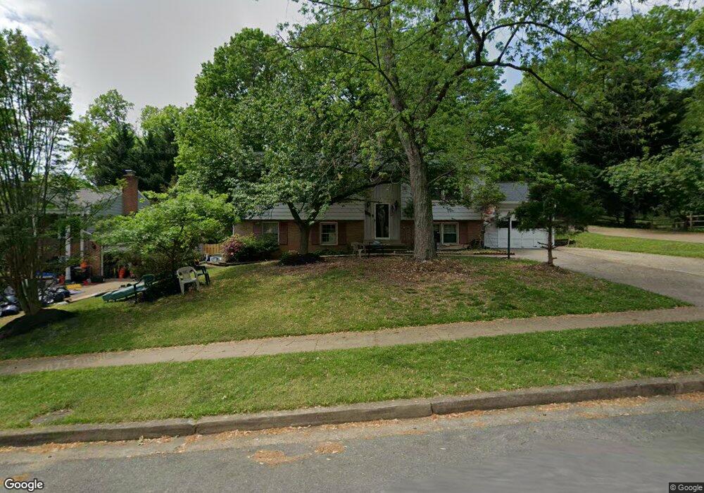 6820 Stoneybrooke Ln, Alexandria, VA 22306 - photo 1