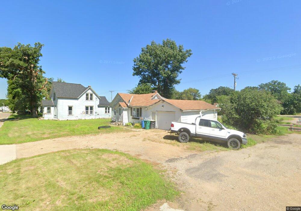 704 W 1st St, Blue Earth, MN 56013 - photo 1
