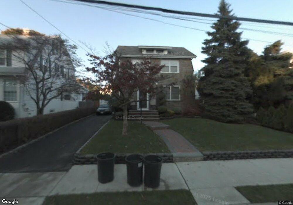 7 Leach St, Lynbrook, NY 11563 - photo 1