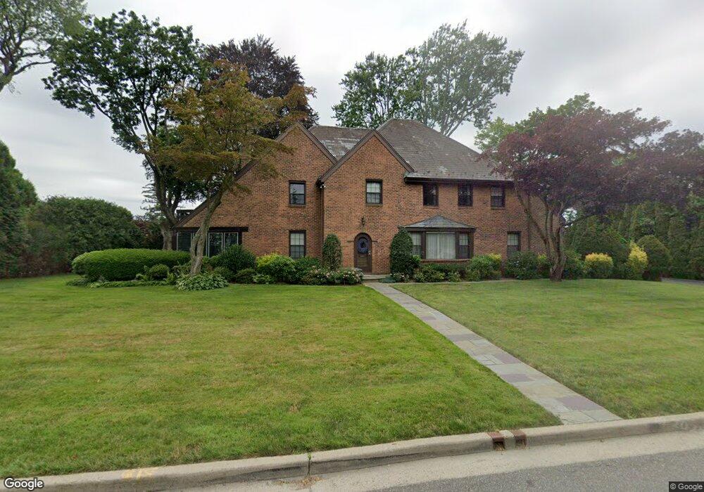 190 Rockcrest Rd, Manhasset, NY 11030 - photo 1