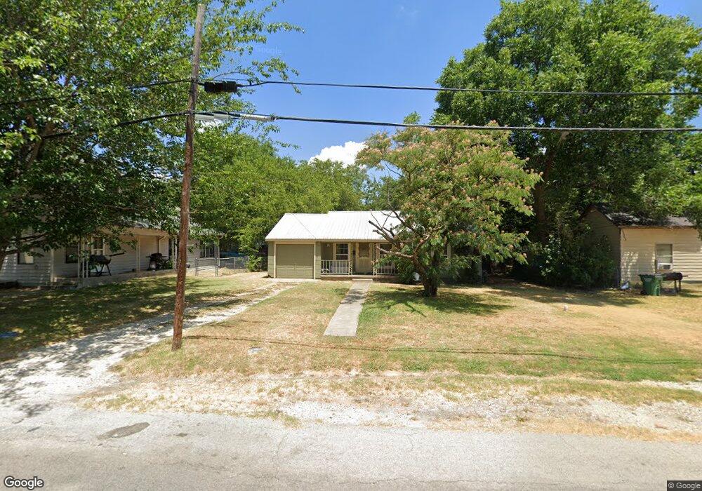 307 Harvey St, Gainesville, TX 76240 - photo 1