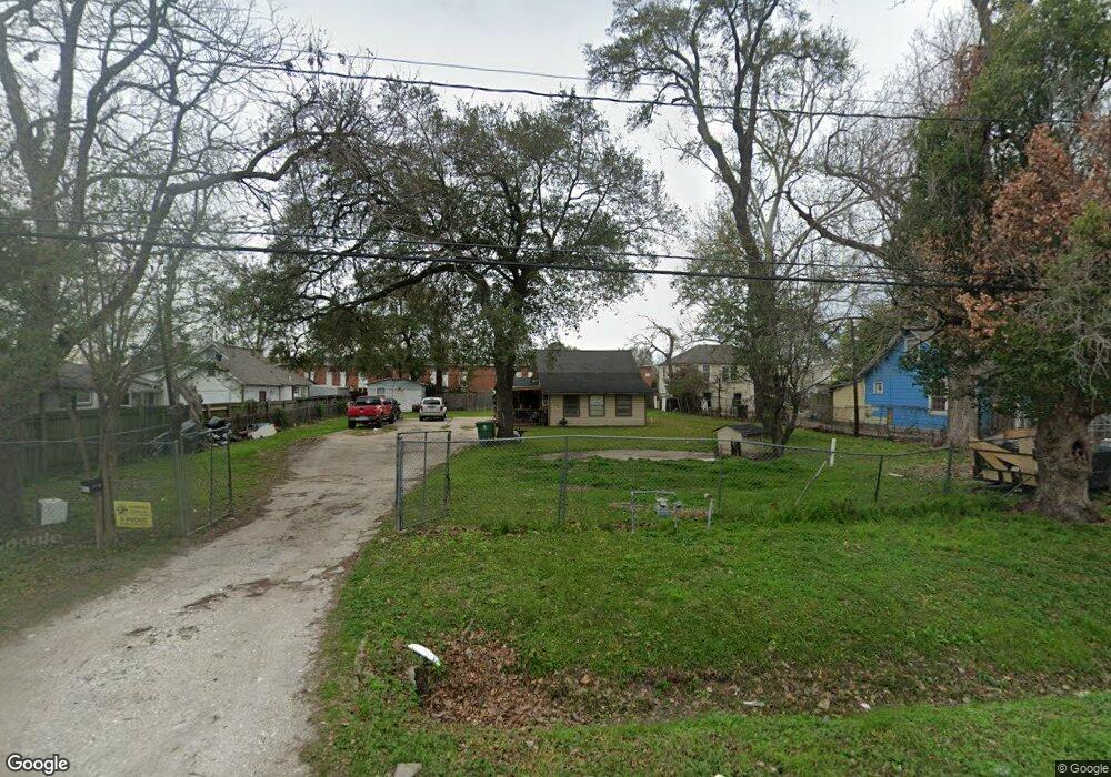 115 Weisenberger Dr, Houston, TX 77022 - photo 1