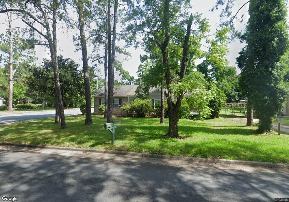 1611 W Whitney Ave, Albany, GA 31707 - photo 1