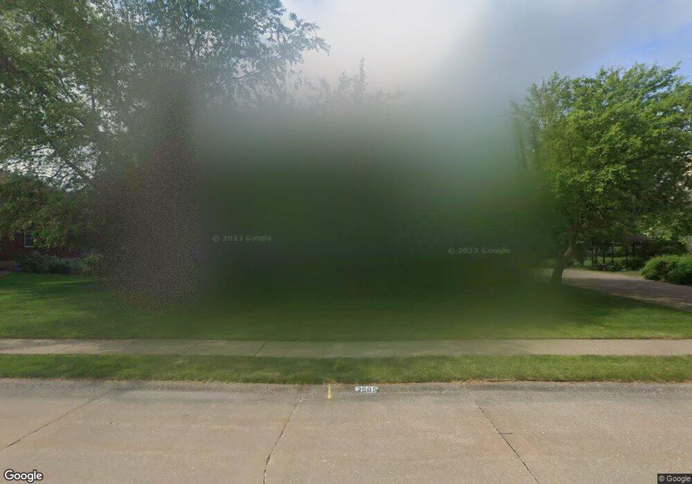 2505 E 40th St, Davenport, IA 52807 - photo 1