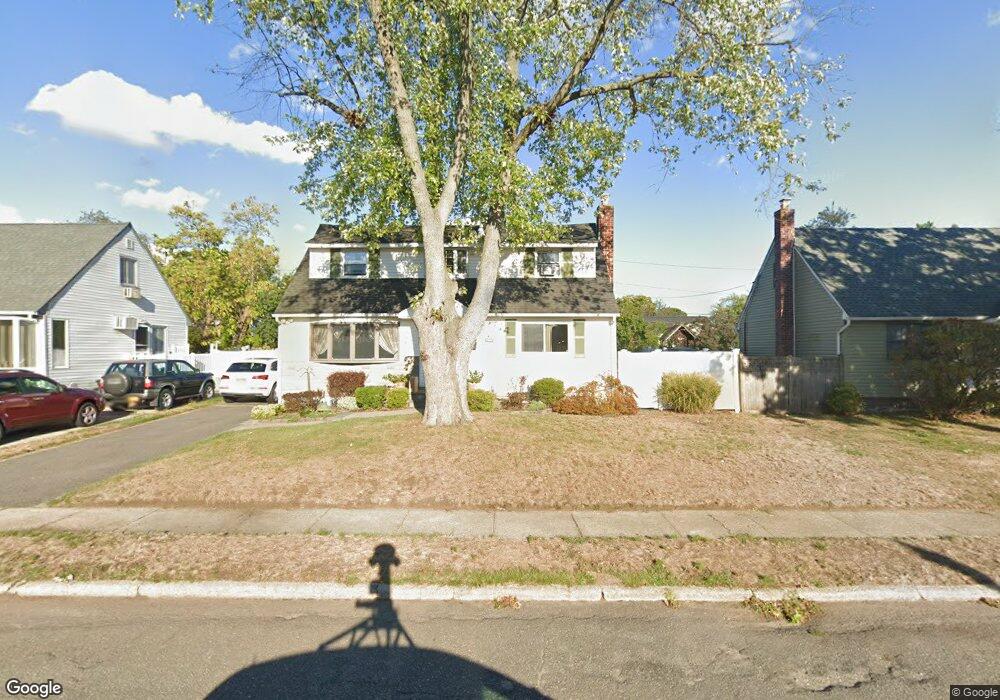 545 Knoll Ct unit Q, Seaford, NY 11783 - photo 1