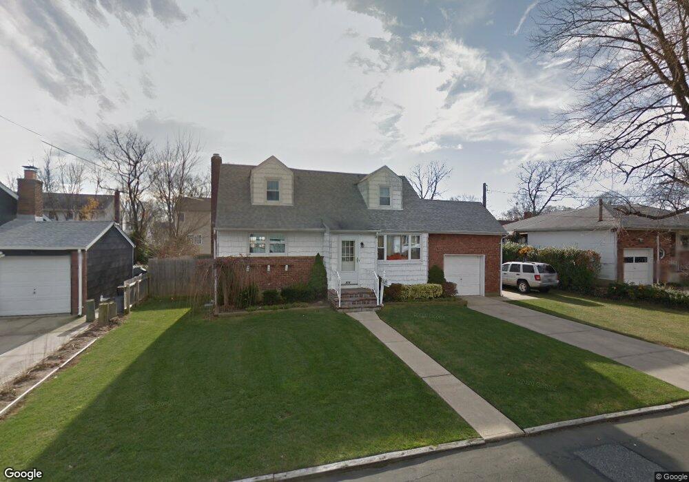 273 31st St, Lindenhurst, NY 11757 - photo 1