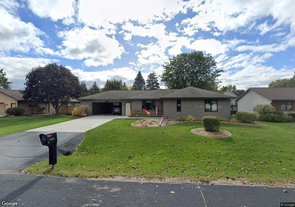 2525 W Sunnyview Cir, Appleton, WI 54914 - photo 1