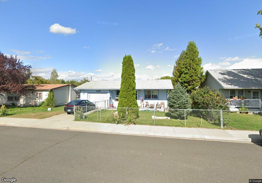 209 W Seattle Ave, Moxee, WA 98936 - photo 1