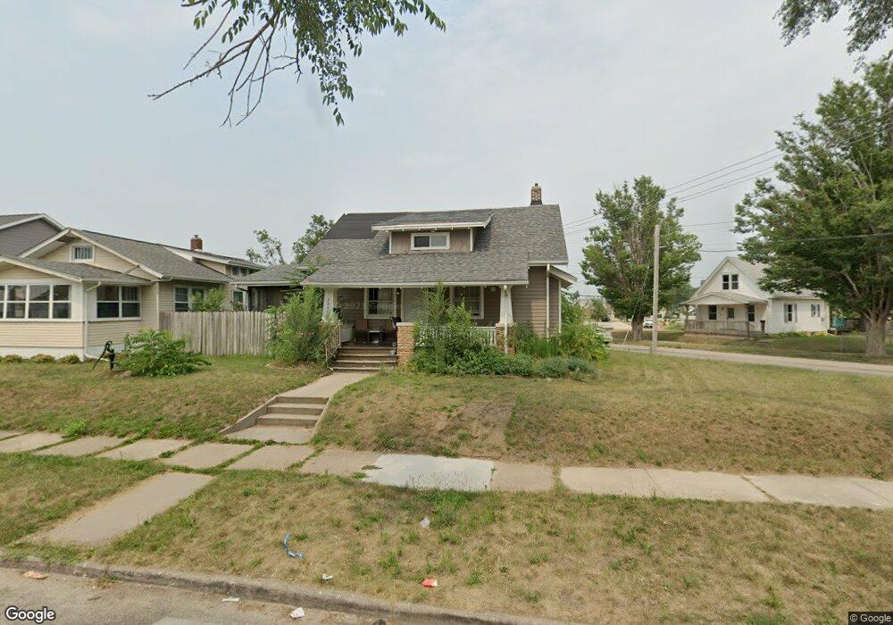 2049 D St SW, Cedar Rapids, IA 52404 - photo 1