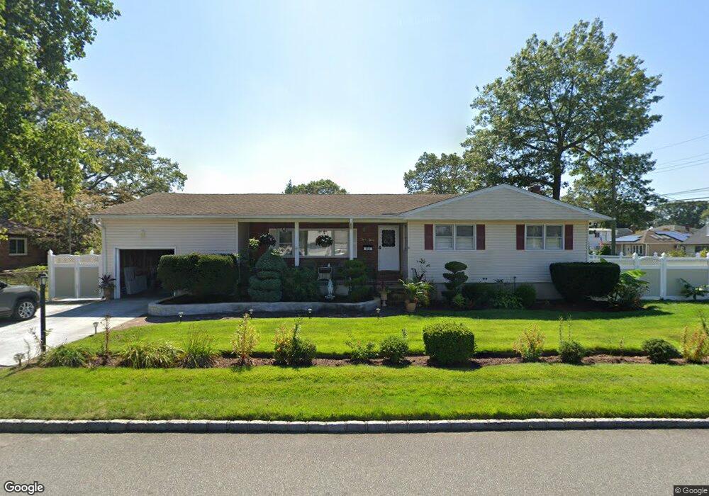 34 Hollywood Ave, Copiague, NY 11726 - photo 1