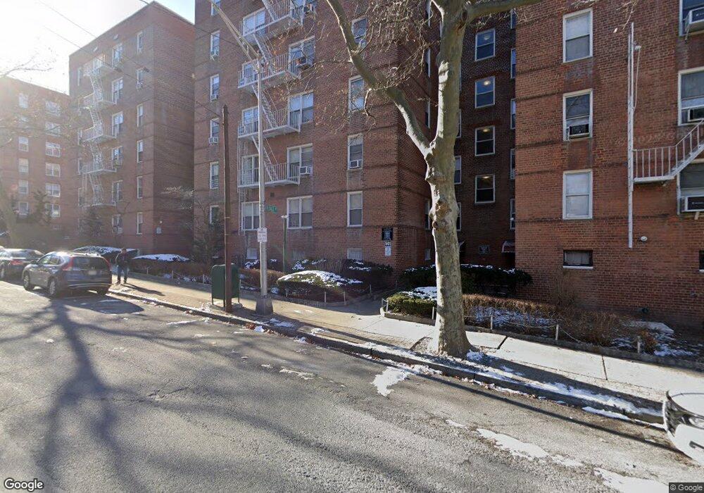 501 Riverdale Ave unit 3J, Yonkers, NY 10705 - photo 1