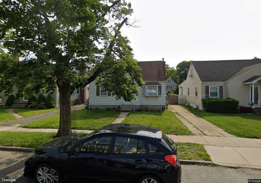 239 Campbell Ave, Williston Park, NY 11596 - photo 1