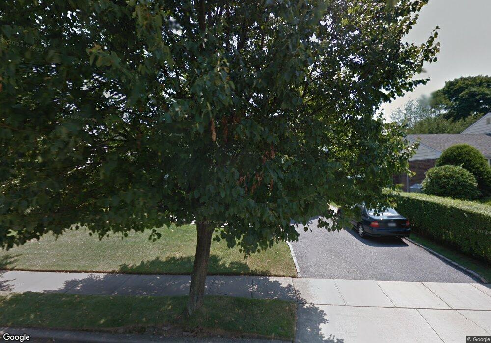 297 Southwood Cir, Syosset, NY 11791 - photo 1