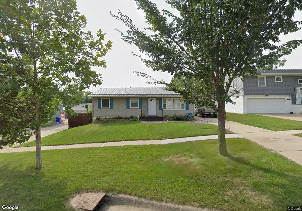 1608 26th St NW, Cedar Rapids, IA 52405 - photo 1