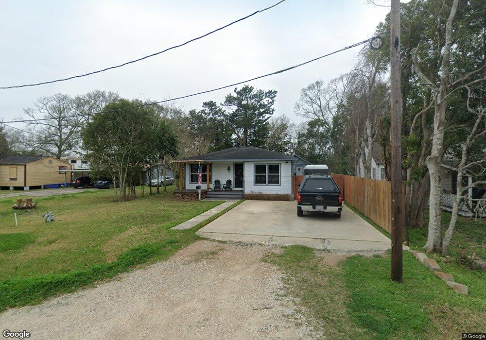 606 S Douglas St, Alvin, TX 77511 - photo 1